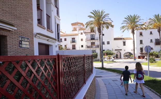 Abren acta a la ludoteca de Motril que hizo test a niños tras el positivo de un menor por estar abierta