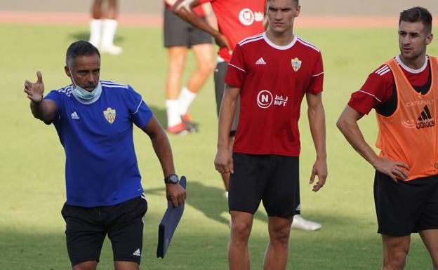 Día de paz en la UD Almería para entrar en días de conflicto