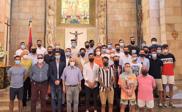 Recepción oficial y ofrenda floral tras el ascenso del Linares a Segunda B