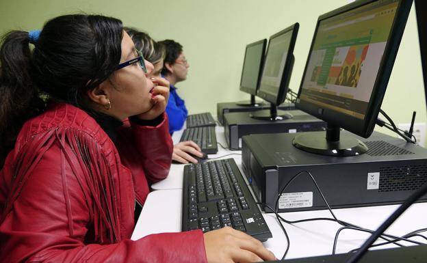 Verdiblanca pone en marcha su proyecto 'Digitaliza2' contra la brecha digital