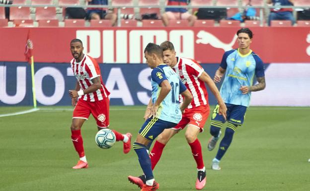 Stuani rompe el único argumento del Almería