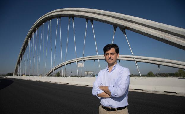«El puente sobre el río Genil es singular porque no hay muchos con tres arcos»