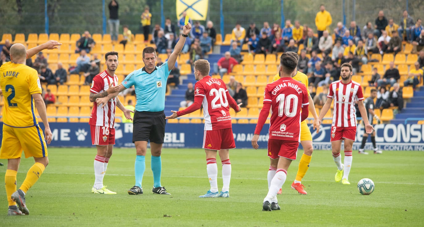 Arcediano Monescillo se cae y el Almería-Girona lo pía Díaz de Mera