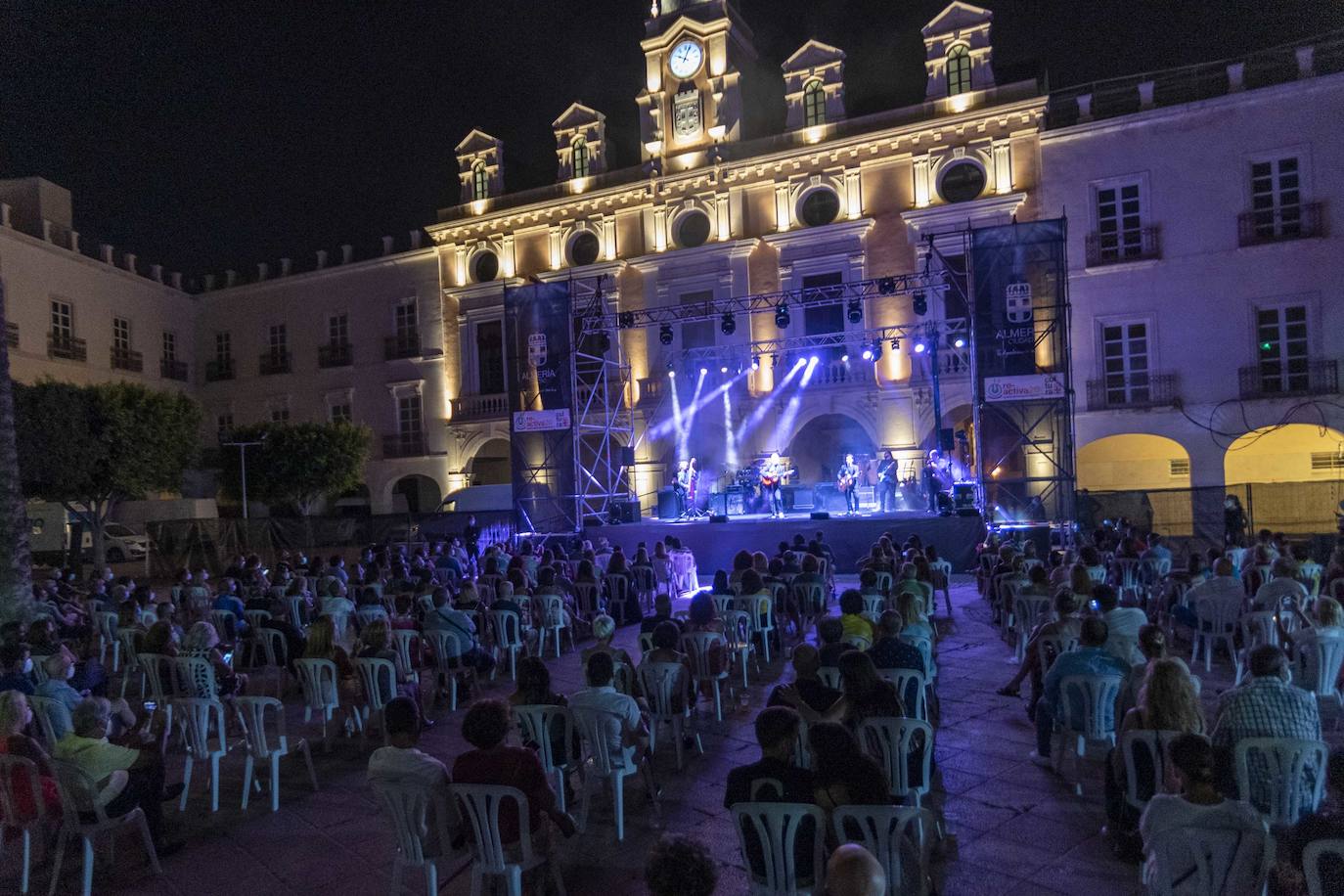 Paseo por el bolero y el pop latino con 'Café Quijano' en una noche llena de romanticismo en Almería