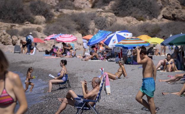 La tradición de viajar en el puente de agosto da un respiro a los hoteleros de la provincia