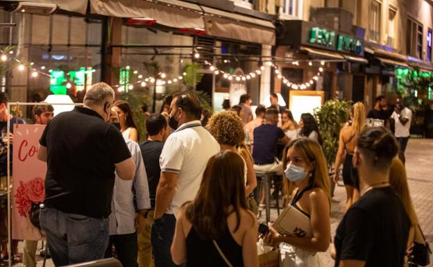 Denuncian a siete pubs de Granada por no cumplir las nuevas medidas contra los rebrotes