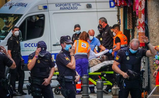 Sale de la UCI el joven reducido a tiros tras quitarle la pistola a un policía en Granada