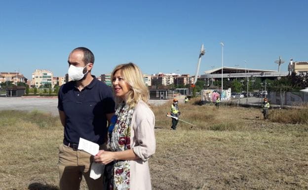 Cinco planes especiales refuerzan la limpieza de Granada en agosto