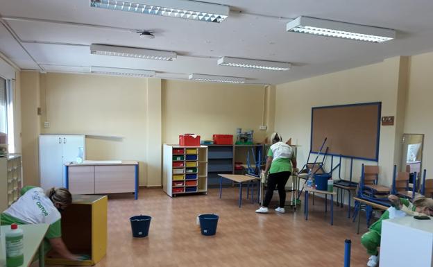 El Ayuntamiento de Monachil asume la limpieza y desinfección de sus colegios «ante la absoluta inacción de la Junta»