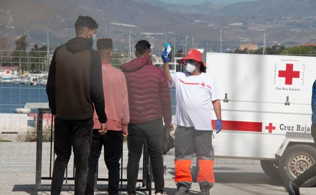 Trasladan a Víznar a los 21 inmigrantes que estaban en el CATE de Motril para guardar cuarentena