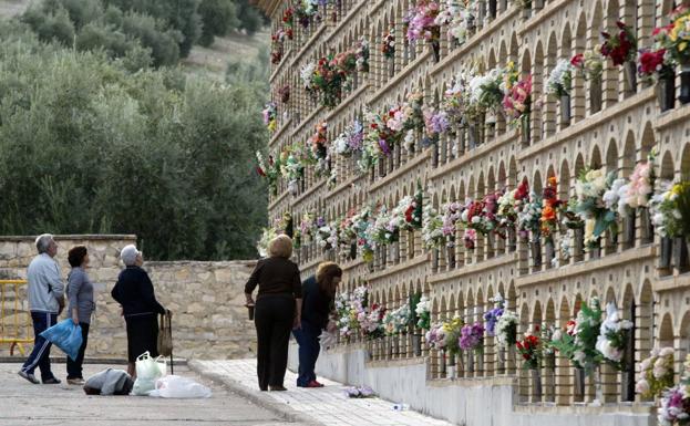 175 aspirantes para cubrir cuatro plazas de enterrador en Jaén