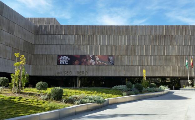 Reunión en septiembre para buscar fórmulas en la gestión compartida del Museo Íbero