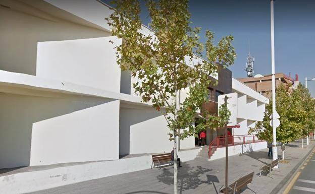 Da negativo la trabajadora del centro cívico del Zaidín, que reabre este jueves