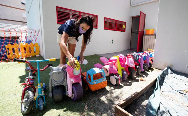 Críticas a la contratación de personal extra para las escuelas infantiles, que abren ya la próxima semana