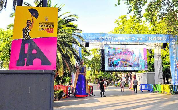 El Paseo de Linarejos luce de una manera especial en este atípica Feria de San Agustín./Enrique