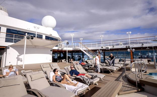 El puerto retiene a 2.084 cruceristas esta temporada, a pesar de haber perdido nueve escalas de lujo