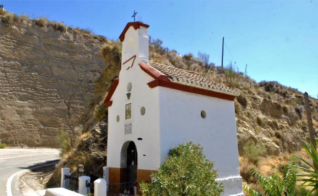 La ermita de la Virgen de las Angustias de Tablate fue construida en 1862, cuando se terminó de hacer la carretera Granada-Motril