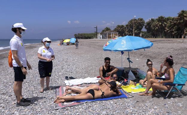 La Costa pide a la Junta que prorrogue ayudas y vigilantes de playa el próximo verano