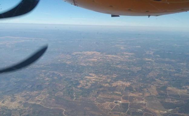 El humo del incendio de Huelva, el más grande de este año, llega hasta Jaén