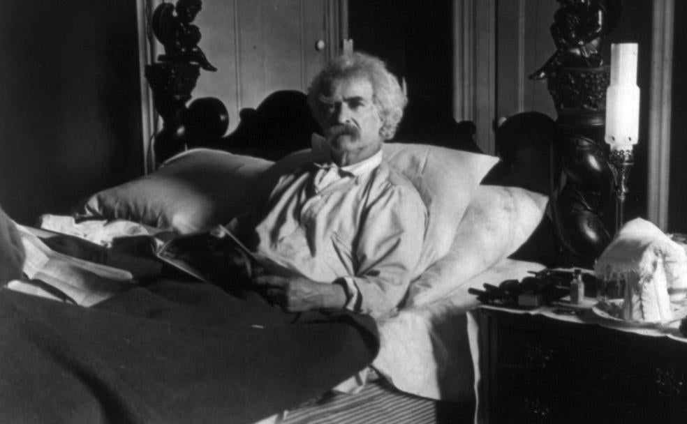 En la cama con Mark Twain y otros escritores 'horizontales'