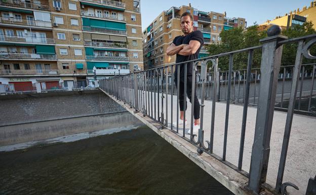 Heridas dos personas tras precipitarse al río Darro desde un puente en Granada