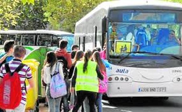 La vuelta al cole en Almería requiere del servicio de 35 monitores para el transporte escolar