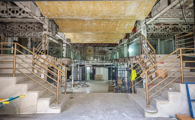 La tienda del Aliatar reabrirá como perfumería y sin las pinturas de Juan Vida