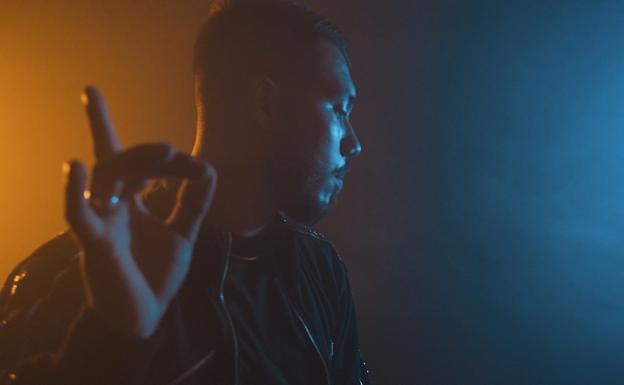 El jienense Marc Anguita da un salto en su carrera artística con 'Me dijeron'