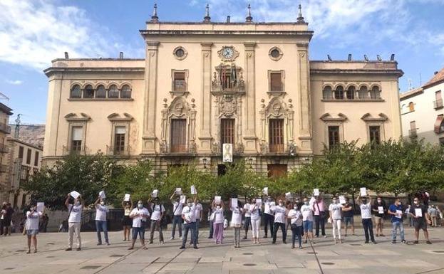 La plantilla de Onda Jaén recoge las cartas de despido y confía en el TSJA