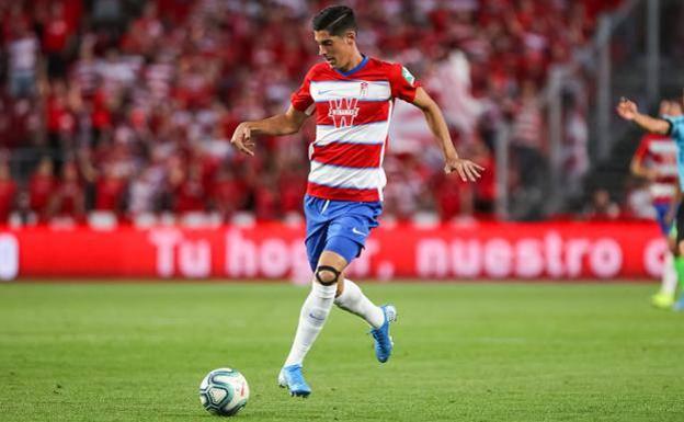 El Sevilla le asigna el dorsal 24 a Carlos Fernández