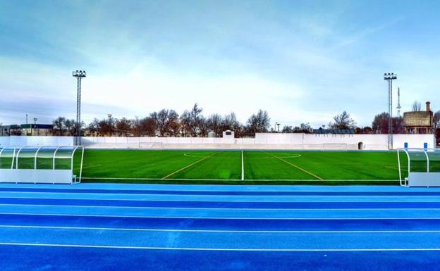 Roban el cable de las torretas de luz del campo de fútbol de Baeza