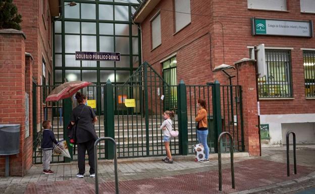 Todos los colegios siguen abiertos, con una decena de clases en cuarentena