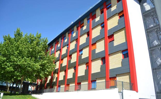 Listas de espera en el Colegio Mayor y cláusulas Covid en los pisos de alquiler para universitarios