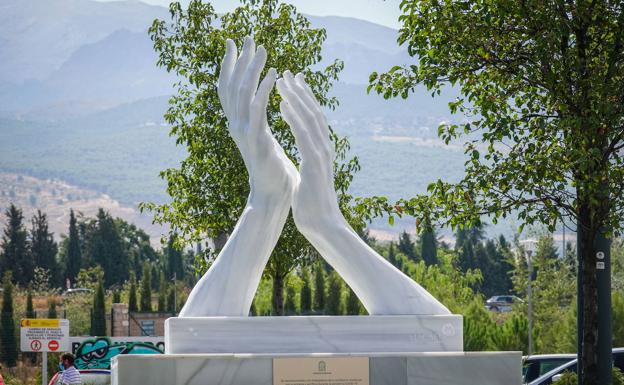 El presidente de la Junta descubre hoy en Jaén la escultura en homenaje a los sanitarios
