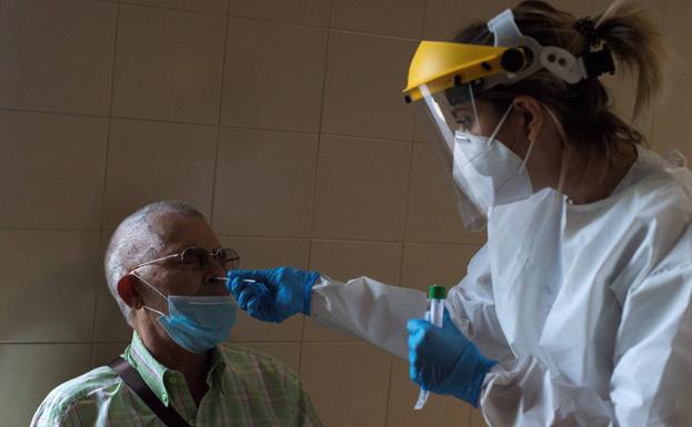 Jaén supera el medio centenar de pacientes hospitalizados por la Covid