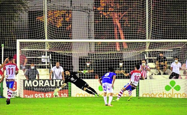 El Torredonjimeno descose las costuras del Real Jaén en el primer duelo copero
