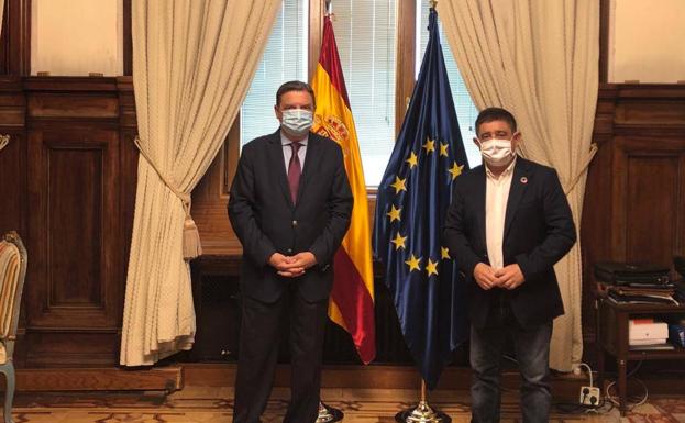 El presidente de la Diputación se reúne con el ministro de Agricultura para hablar de los fondos de la PAC