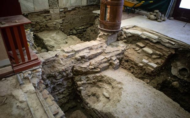 Hallan en Bib Rambla la muralla que se reconstruyó en el año 1125 tras las inundaciones del río Darro