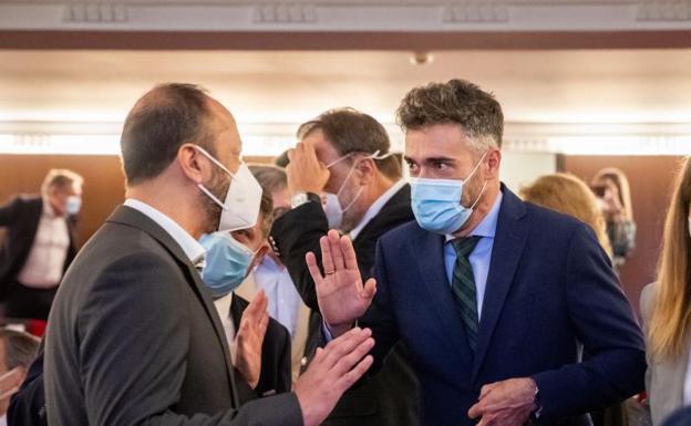 Felipe Sicilia y Susana Díaz se saludan en la distancia