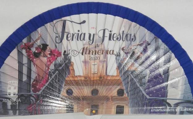 Colas madrugadoras de almerienses para comprar el abanico solidario de la Feria