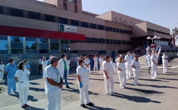 Agreden de un puñetazo en la nariz a un celador de Urgencias del hospital de Linares