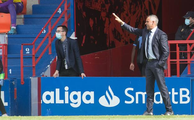 José Gomes: «Son solamente tres puntos y hay mucho trabajo por hacer» para la UD Almería