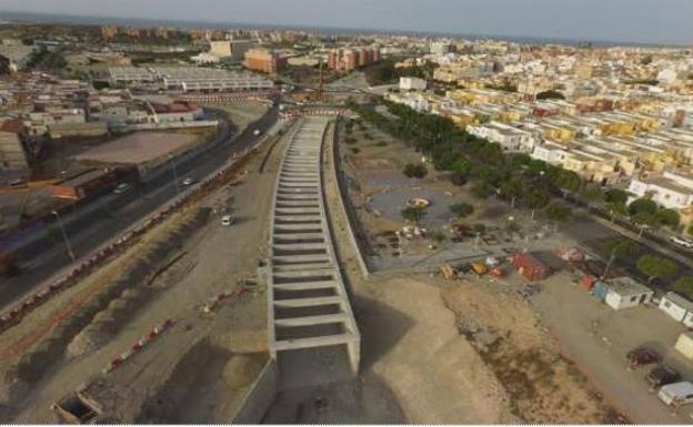 ADIF compra los raíles para volver a operar el tren bajo el soterramiento en El Puche en meses