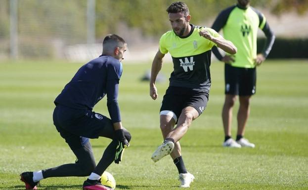 Antoñín entra en el parte médico del Granada y Quini se entrena ya
