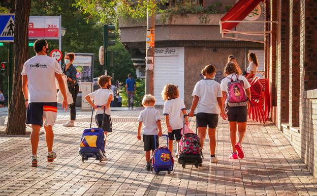 Los contagios provocan el cierre de un colegio de diez niños en Guadix y el aislamiento de 39 aulas