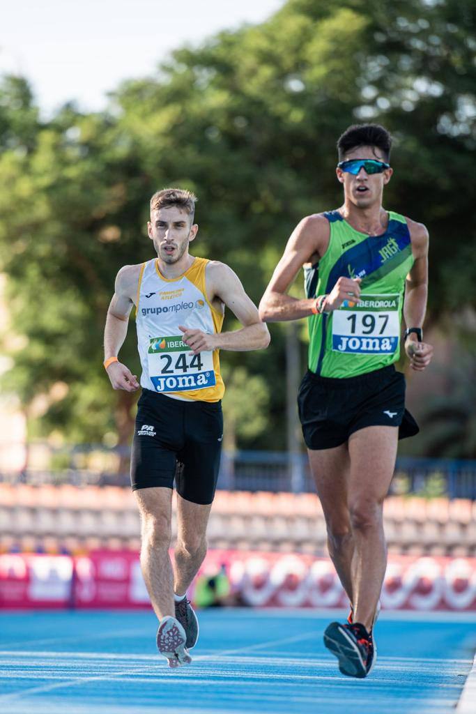 Confirmación del accitano José Manuel Pérez, alzándose campeón de España de marcha sub 23