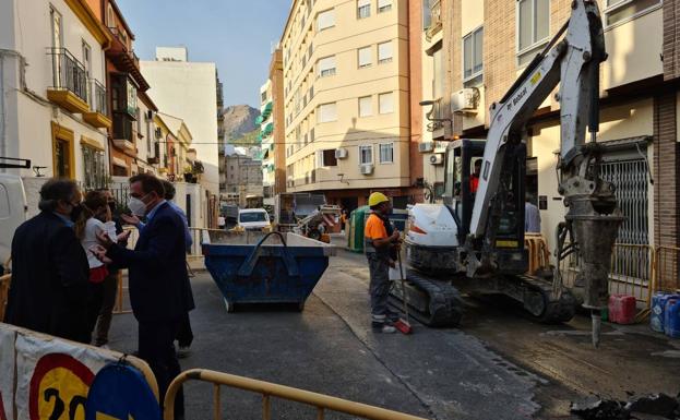 Reparan las redes de agua en Menéndez Pelayo ante las continuas averías