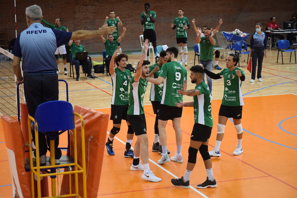 Unicaja Almería quiere 'salir del laberinto de los espejos' y plantarle cara al virus