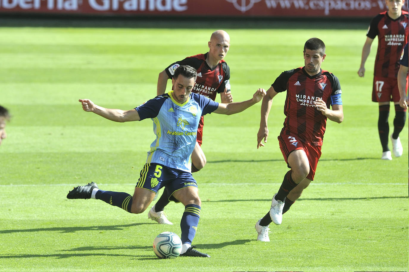 Sergio Aguza deja el Almería para jugar cedido en el Cartagena