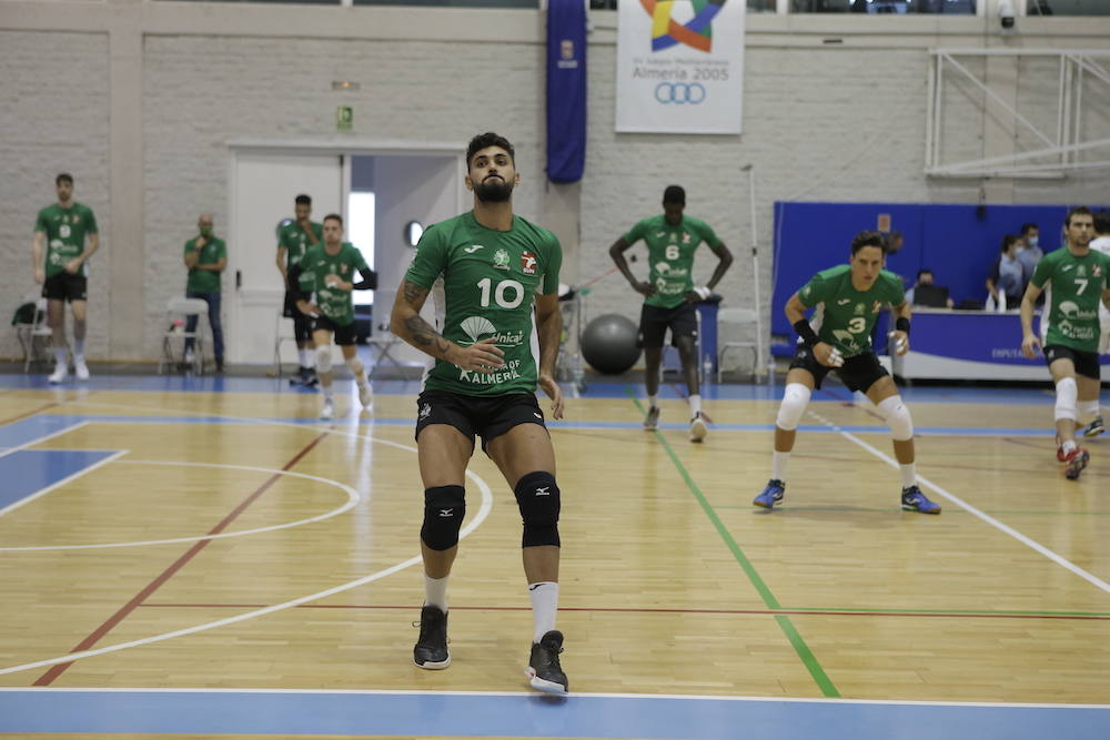 A Iribarne le gustaría que Unicaja Almería diera «un puñetazo en la mesa» canaria